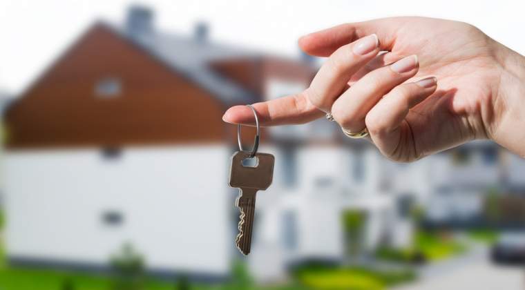 Legea dării în plată: CCR amână dezbaterea, dar admite unele sesizări