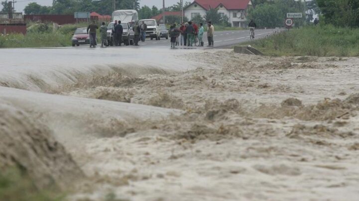 INHGA: Cod galben de inundații pe râuri din cinci județe, până duminică la prânz