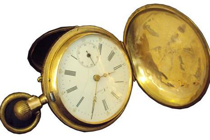 Ceasul de buzunar al lui Eminescu, adjudecat pentru 19.000 de euro