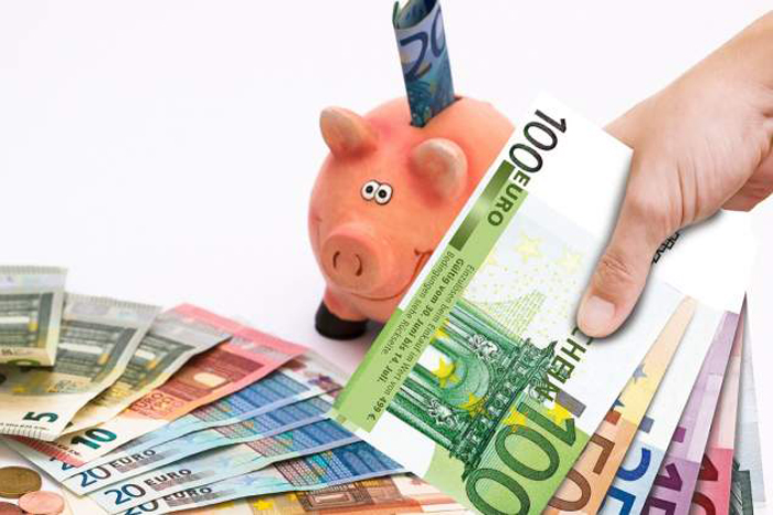 Câți europeni își mai țin banii în bănci