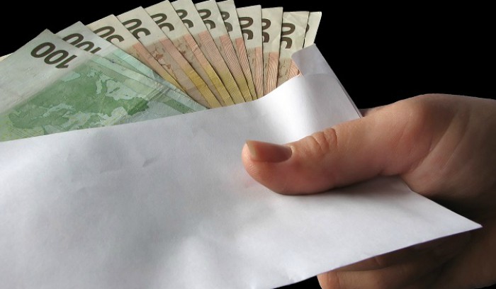 Profesori universitari din Constanța, puși sub control judiciar. DNA îi acuză de luare de mită