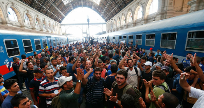 Băsescu: Nu există temei legal pentru care un stat al UE să fie obligat să primească refugiaţi
