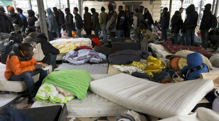 Peste 3.000 de migranți în nord-estul Parisului, într-o tabără ilegală