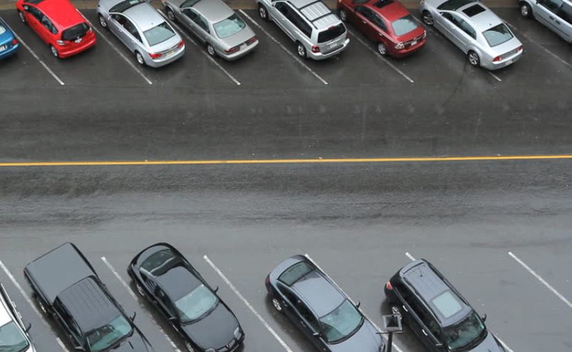 Locuri de parcare semnalizate prin Google Maps