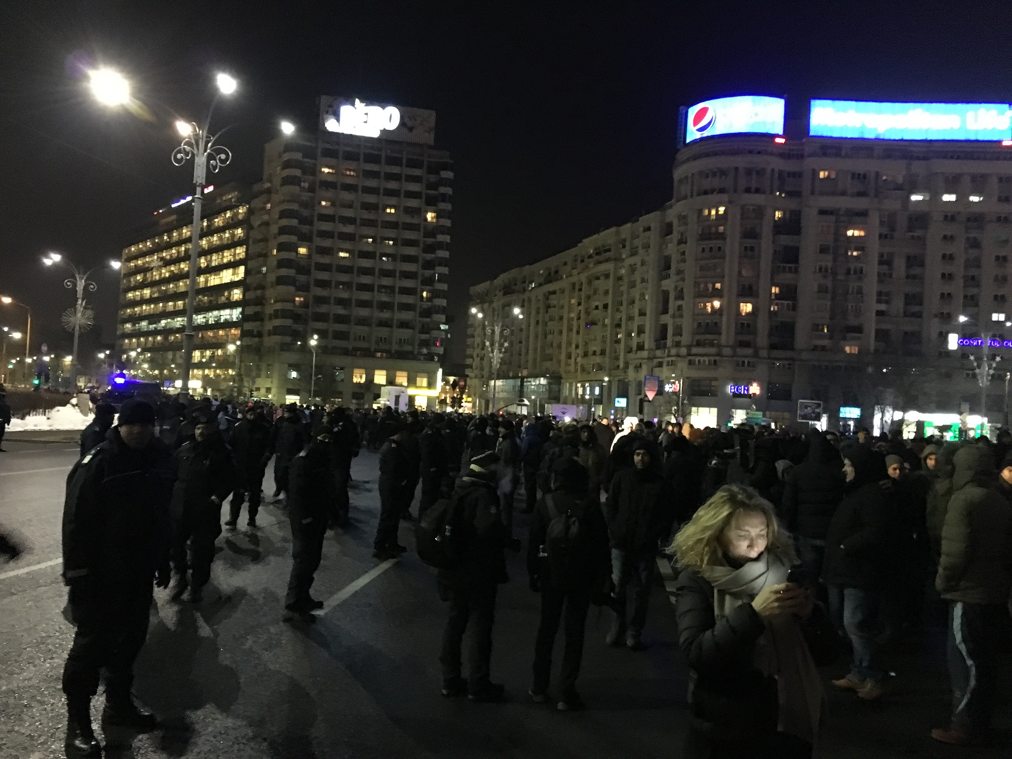 Legea grațierii a scos pentru a doua zi oamenii din mai multe orașe în stradă
