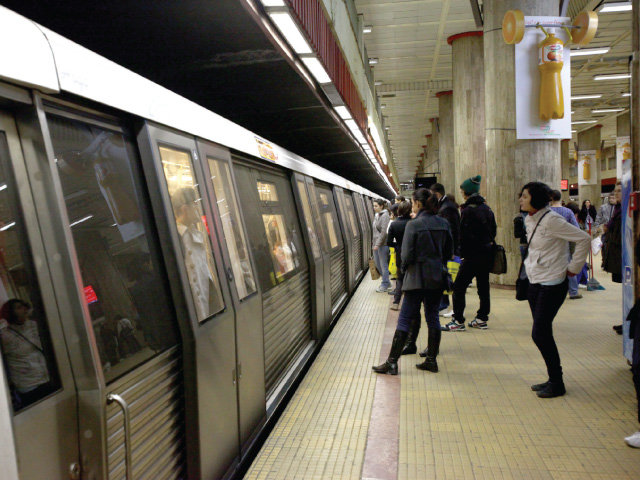 Stația de metrou Universitate a fost evacuată din cauza unei avarii și a mirosului de fum