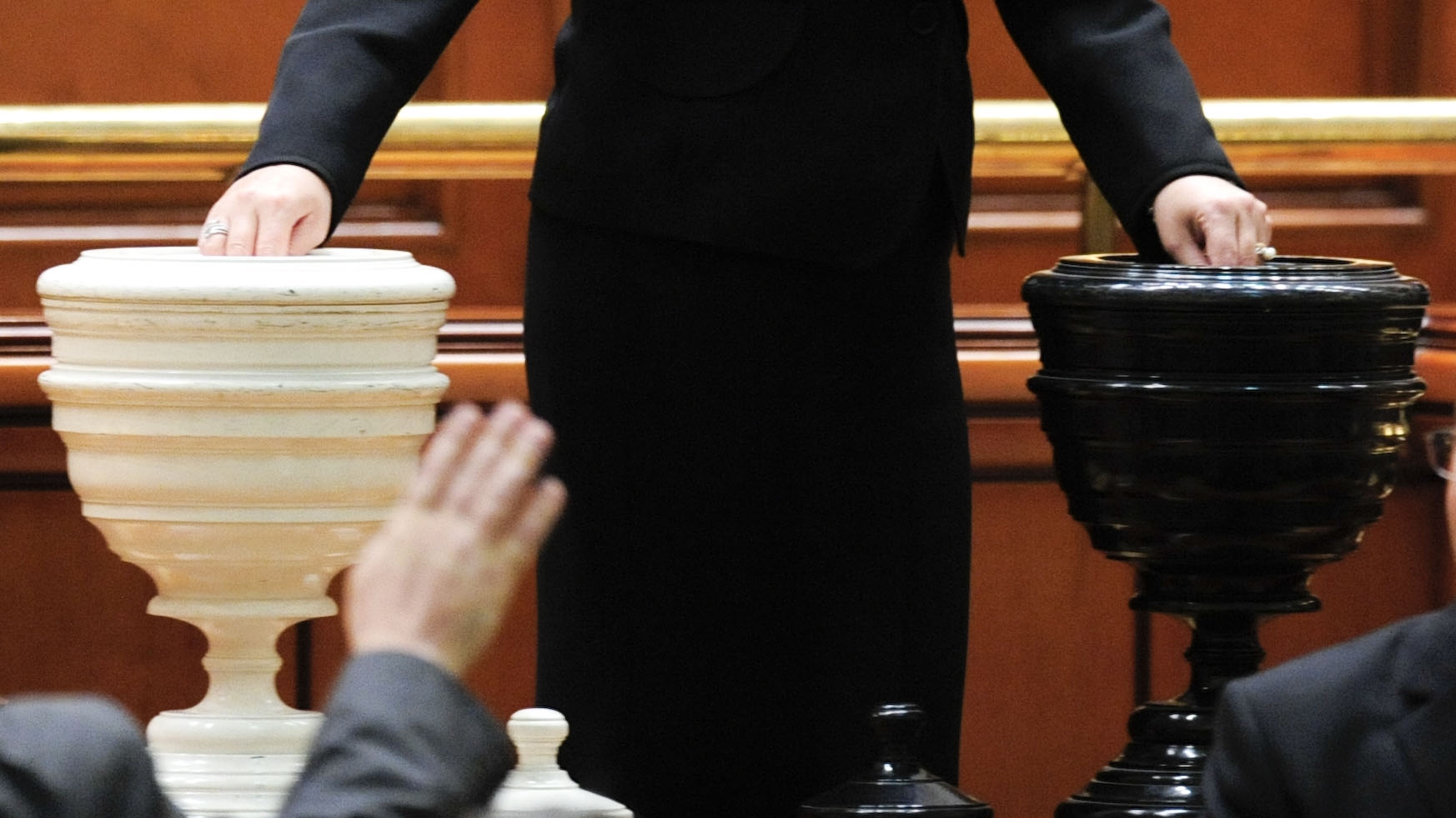 Moțiune de cenzură: PNL și USR au depus moțiunea împotriva Guvernului