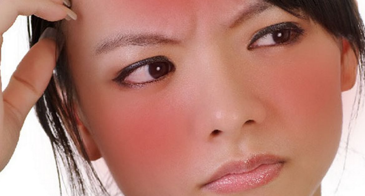 De ce te înroșești la față după ce consumi alcool și ce riscuri există