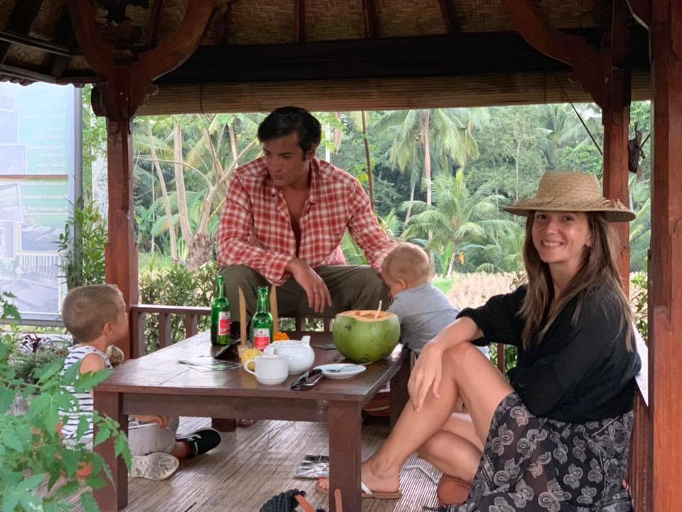 Adela, Radu, Andrei și Alexandru, adică familia Vâlcan