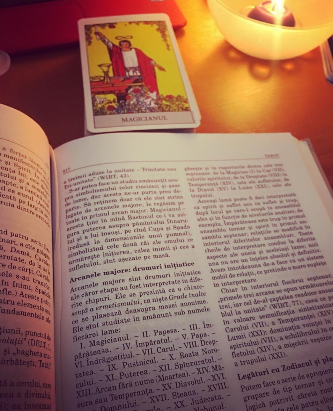 Cărțile de tarot reprezintă un instrument de autocunoaștere