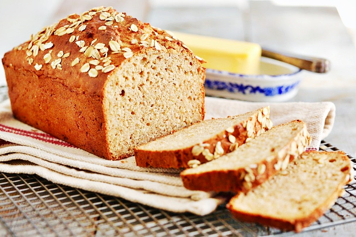 Câte calorii are o felie de pâine – ce diferențe sunt între pâinea albă, cea intemediară și cea neagră