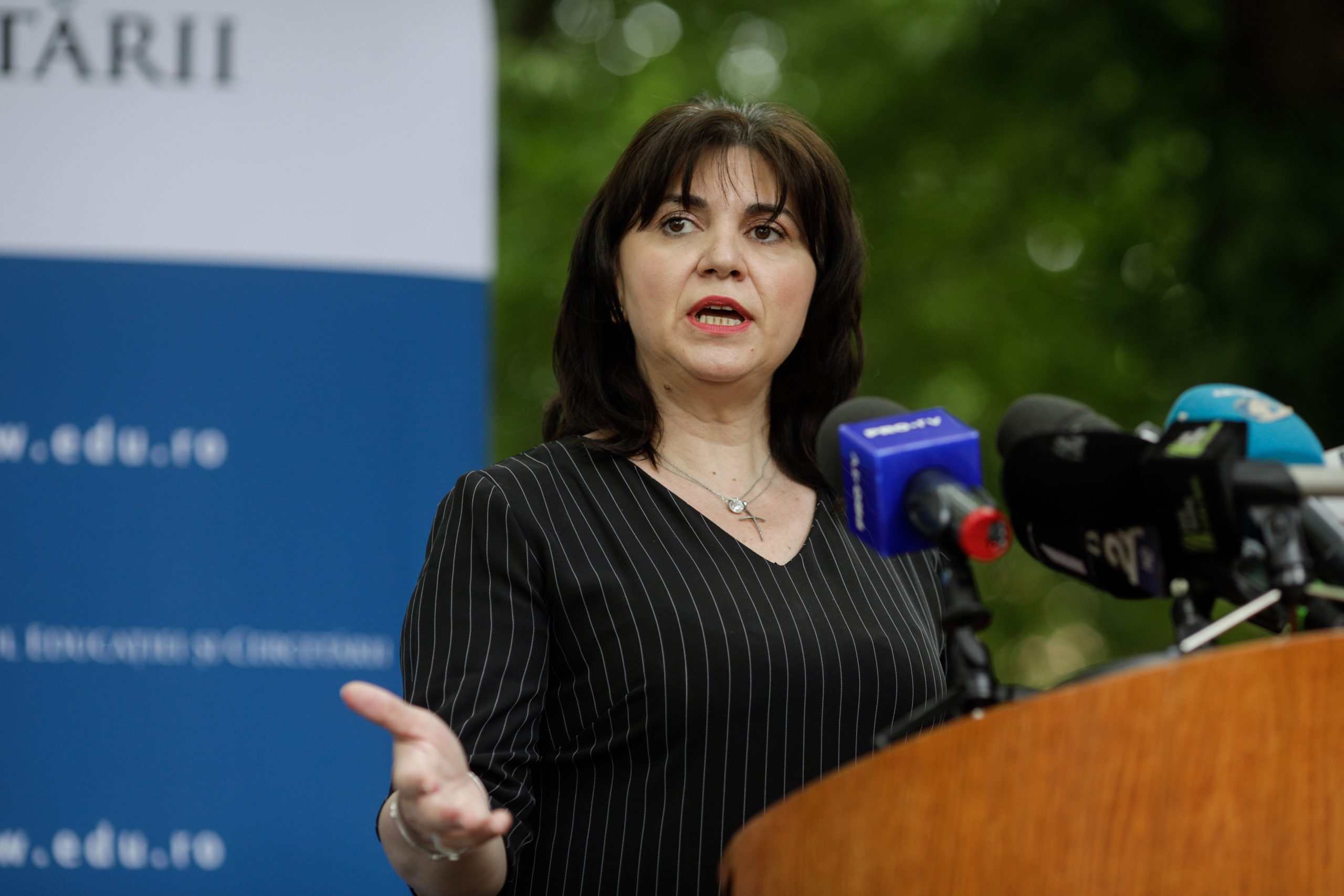 Ce schimbări ar putea aduce școala online asupra anului școlar 2020-2021. Anunțul ministului Educației pentru elevii din România