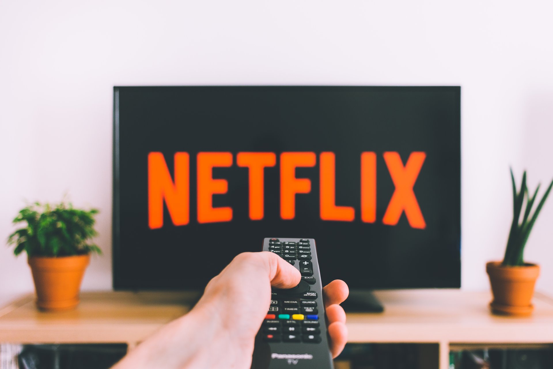 Cum poți să urmărești gratuit Netflix. Surpriza pregătită pentru atragerea abonaților noi