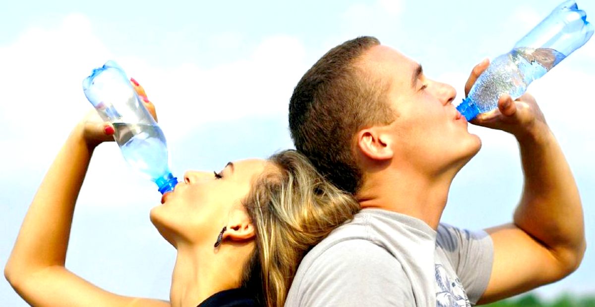 De ce e bine să bei apă dimineață și câți litri să consumi de-a lungul zilei