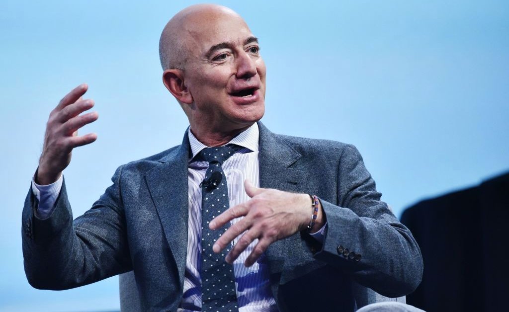 Povestea incredibilă a lui Jeff Bezos. Cu ce se ocupa, până să devină cel mai bogat om de pe planetă. Așa a început să facă bani