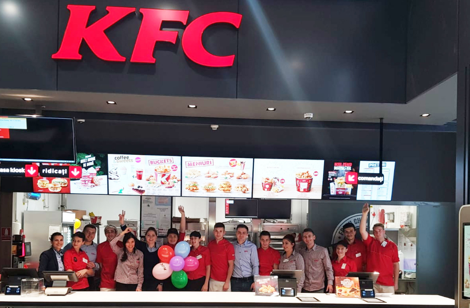 Salariile la KFC sunt avantajoase și pot fi un punct de plecare în carieră