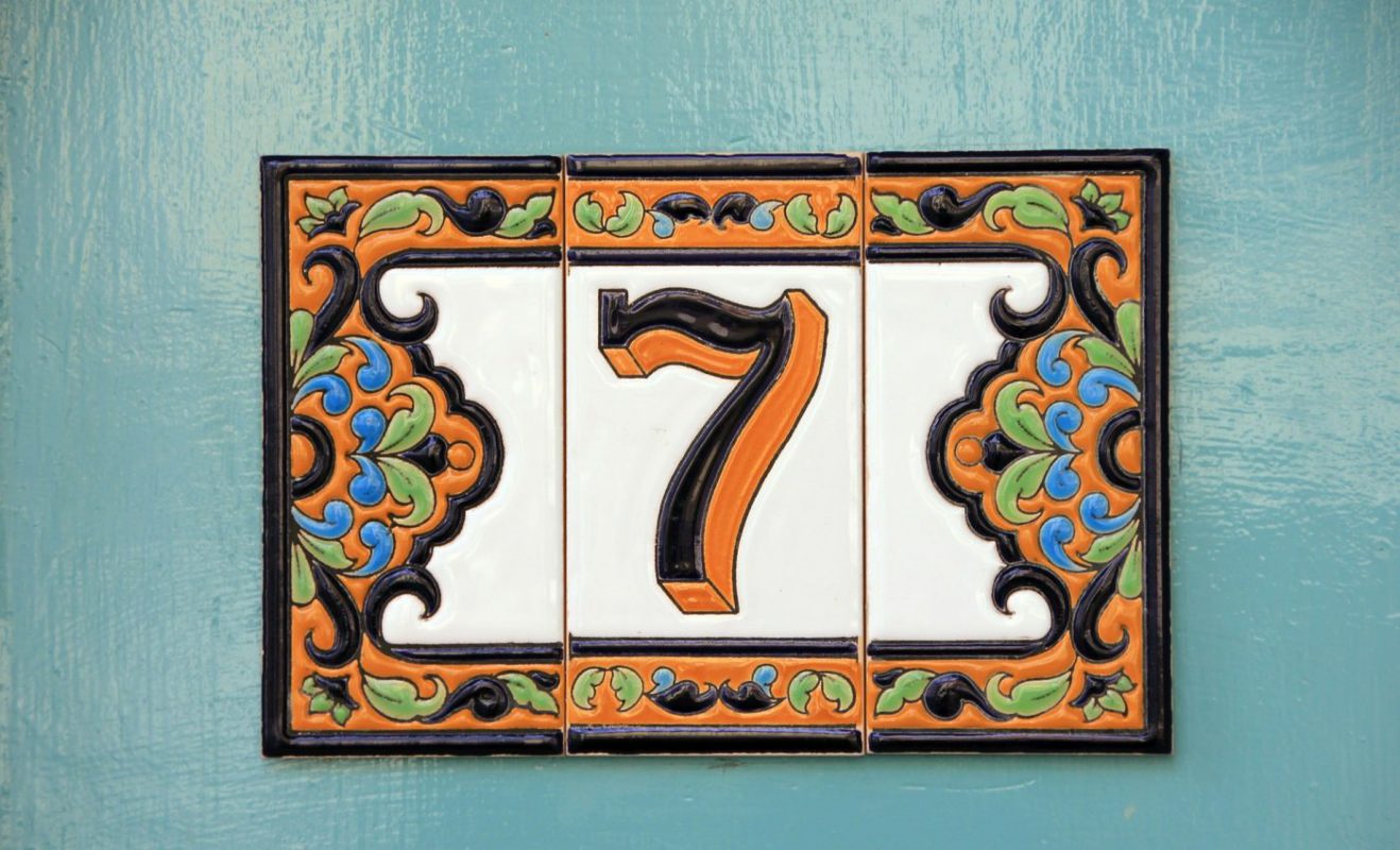 Cifra 7 în numerologie – Ce calități și defecte au cei guvernați de ”cifra lui Dumnezeu”