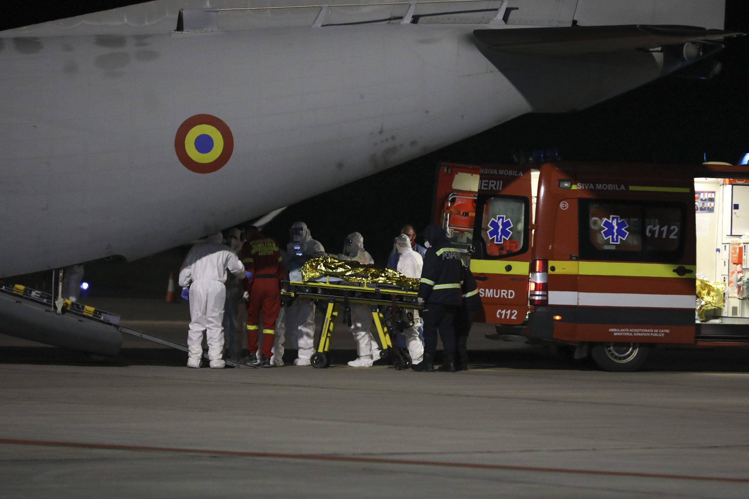 Transport militar efectuat cu o aeronava Spartan C-27J pentru aducerea in Bucuresti a doctorului Catalin Denciu din Iasi, duminica 15 noiembrie 2020. Inquam Photos / Liviu Chirica