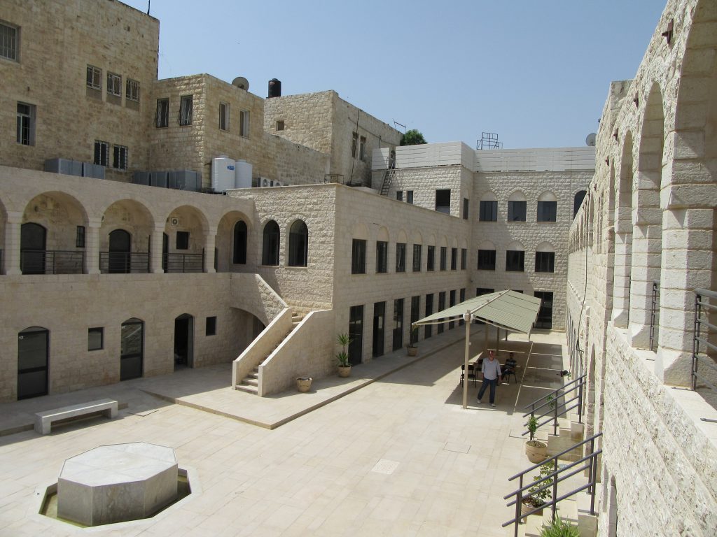 Palat, fost caravanserai (han pentru caravane), moștenit de familia Arafat