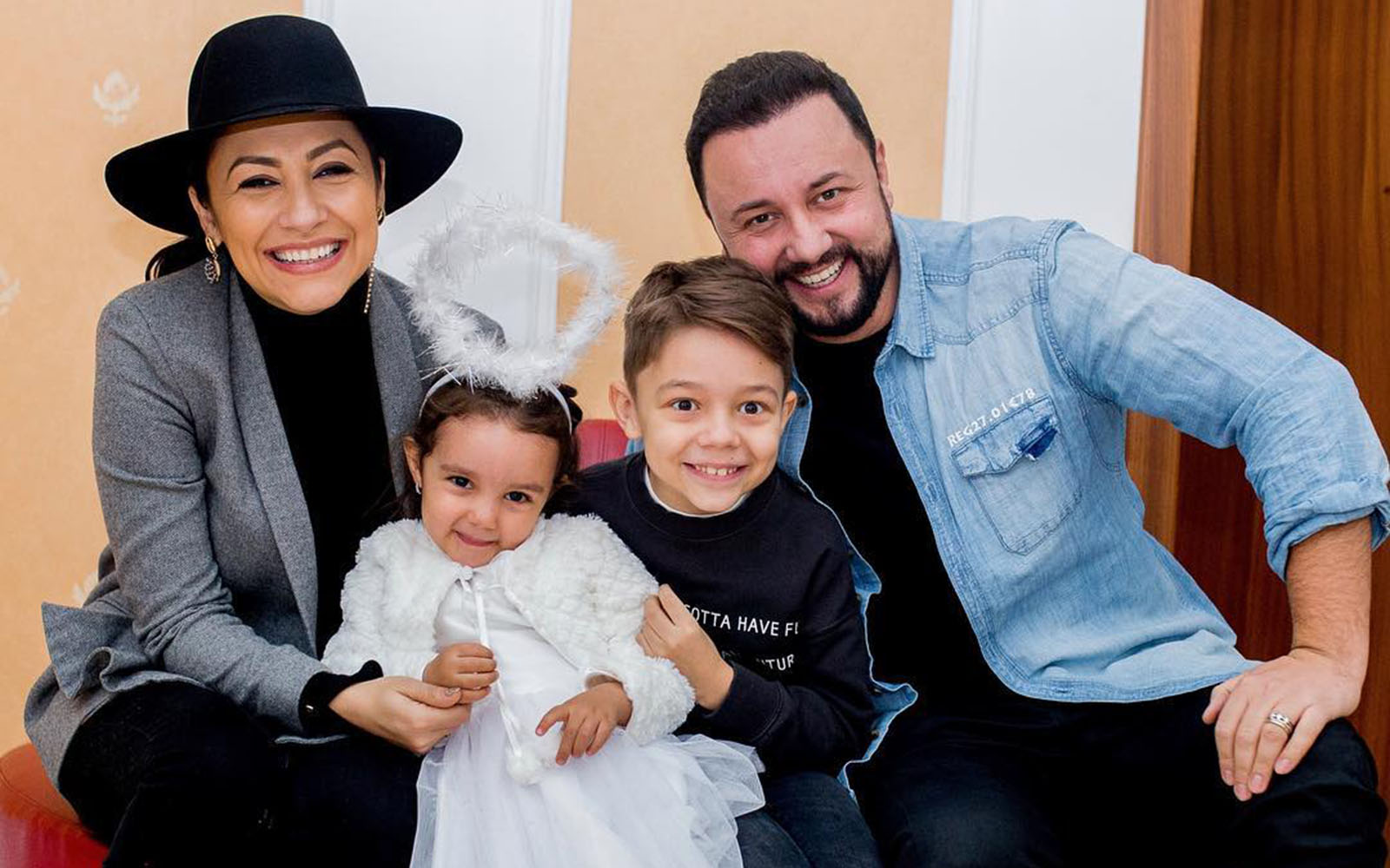 Andra și Cătălin Măruță, alături de cei doi copii