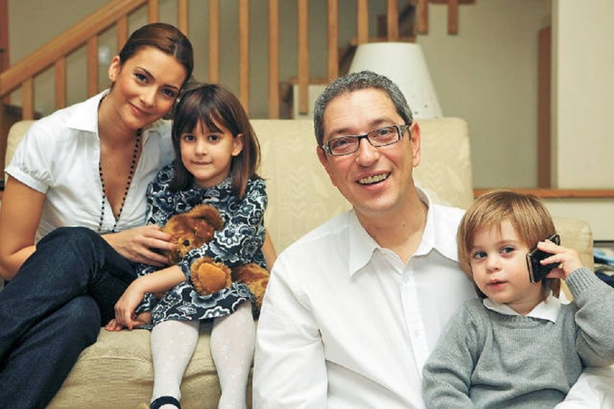 Andreea Berecleanu și Andrei Zaharescu alături de copiii lor