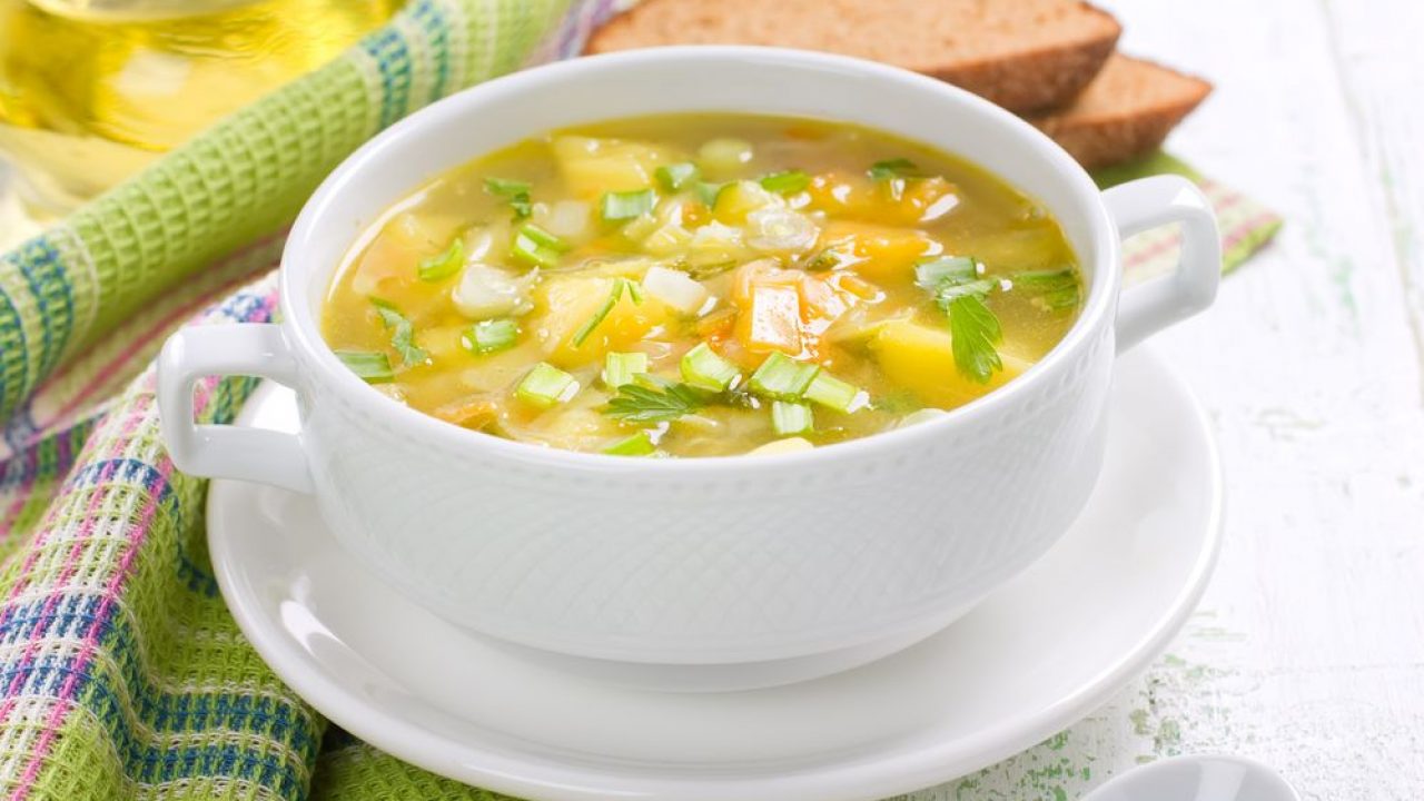 De ce e bună supa de pui la răceală. 4 rețete care te vor pune pe picioare