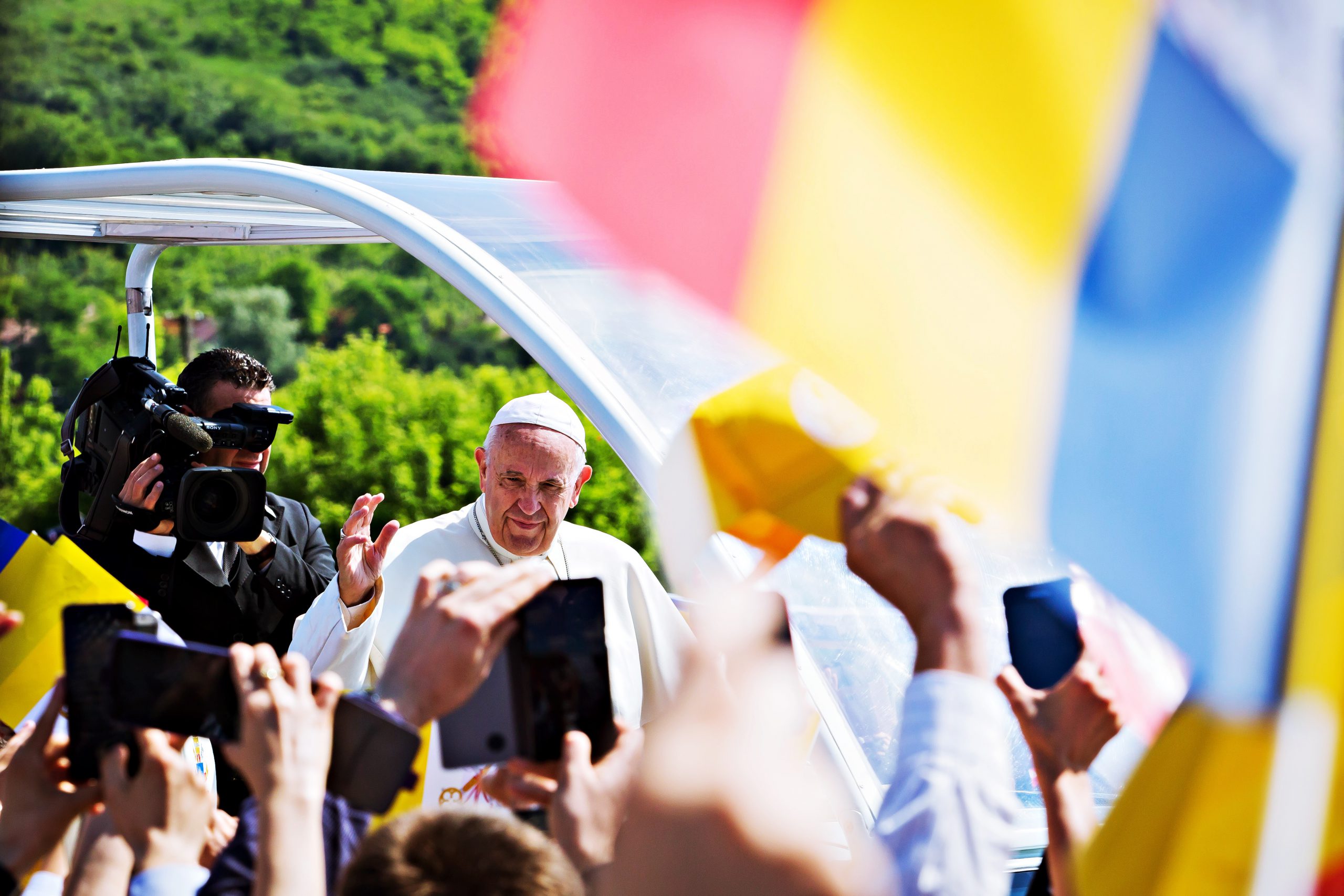 Ce spune Papa Francisc despre modificarea celei mai populare rugăciuni din lume