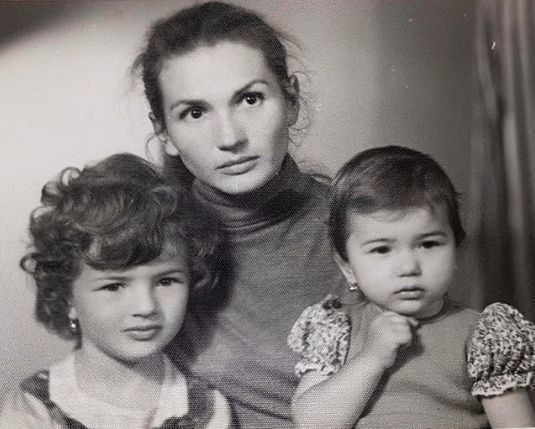 Mariei Băsescu, alături ce cele două fete ale sale