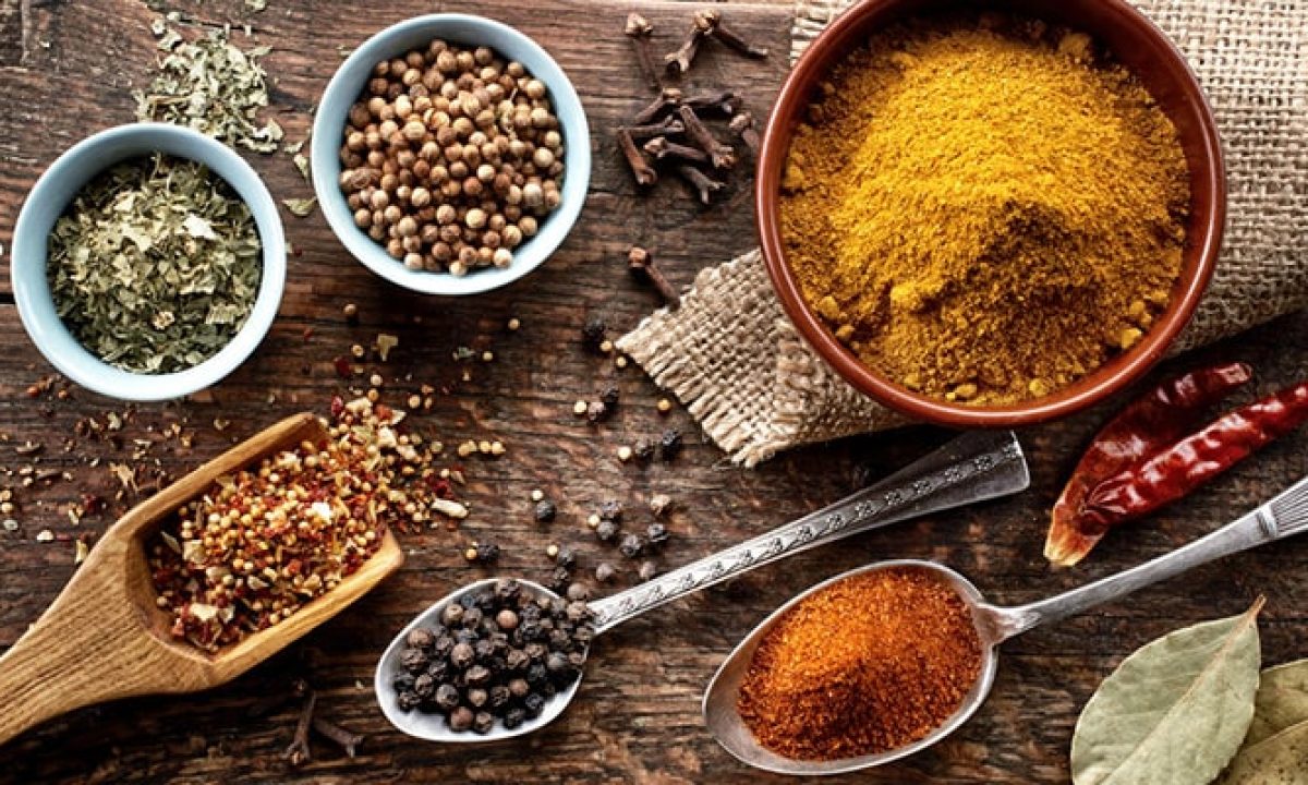 Condimentele nu ar trebui ținute în bucătărie mai mult de șase luni