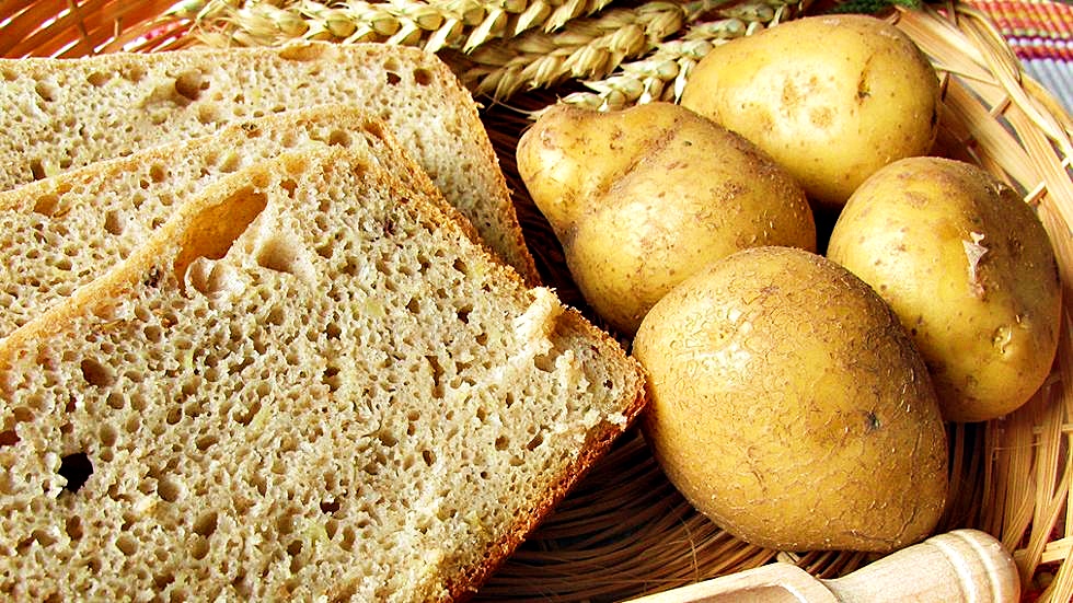 Rețetă - pâine de casă cu ceapă și cartofi