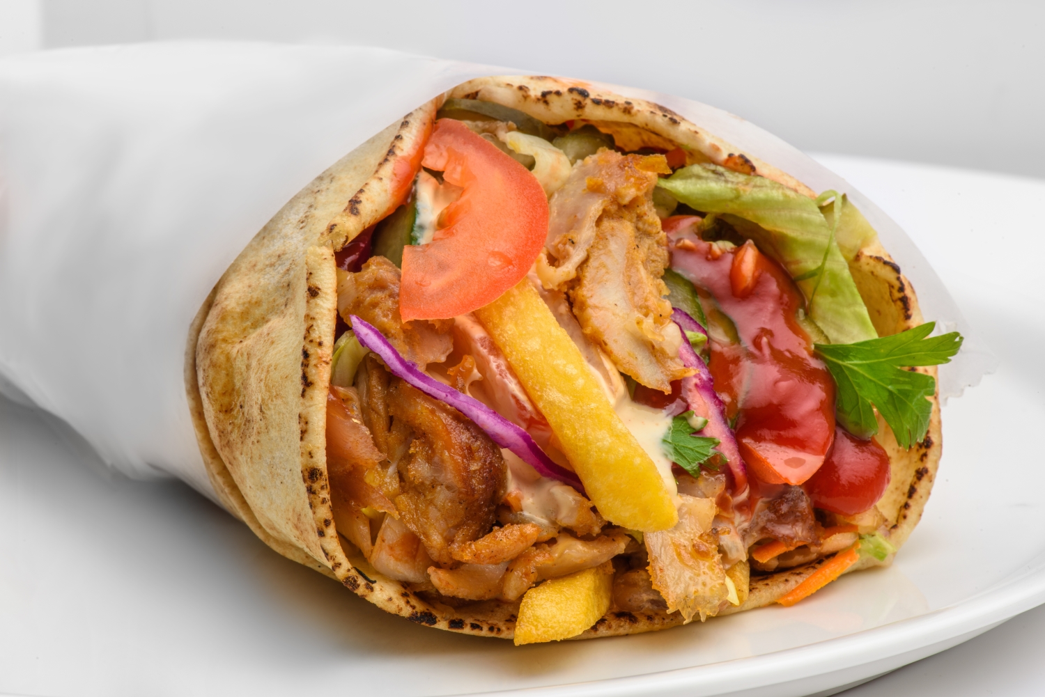 Câte calorii are o shaorma mică, medie și mare. Ce să ”scoți” din ea pentru a fi ceva mai sănătoasă