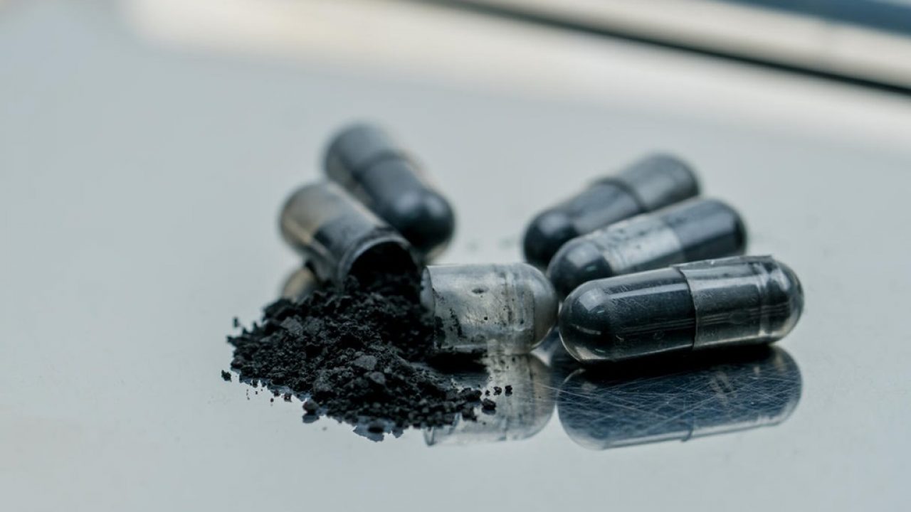 Cărbunele medicinal reduce simptomele sindromului mirosului de pește