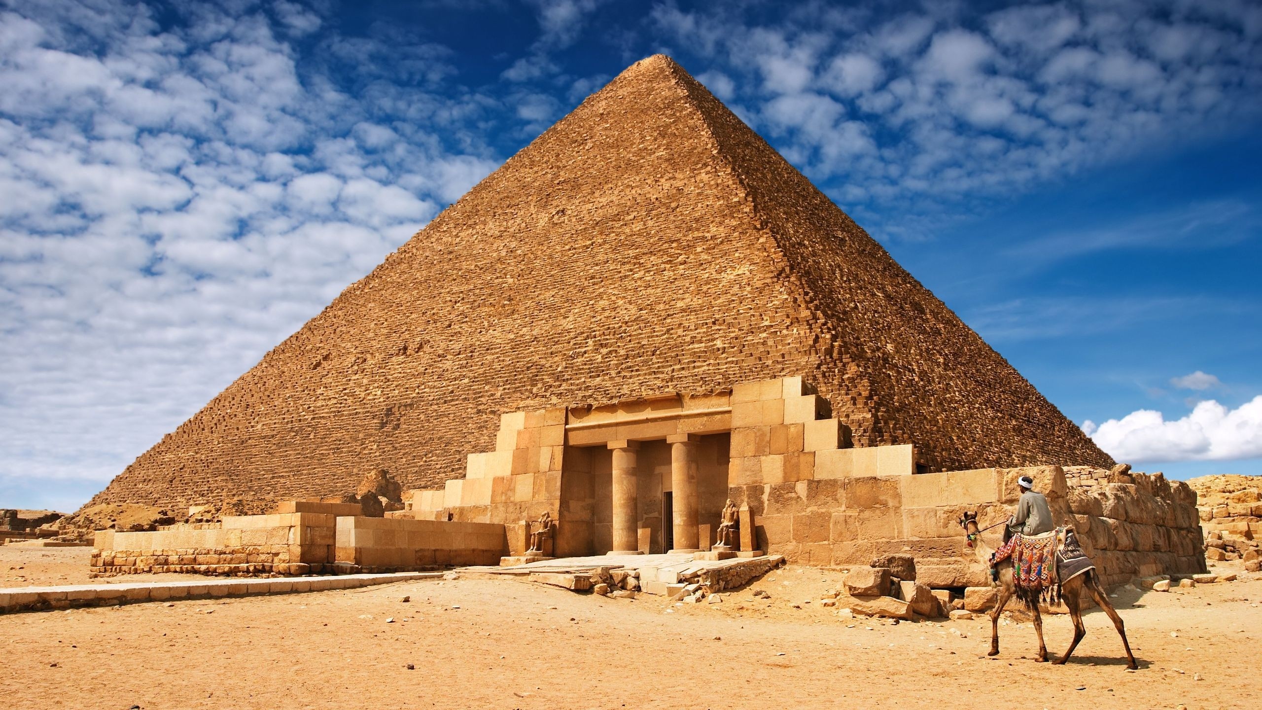 Piramida lui Keops, una din cele șapte minuni ale lumii