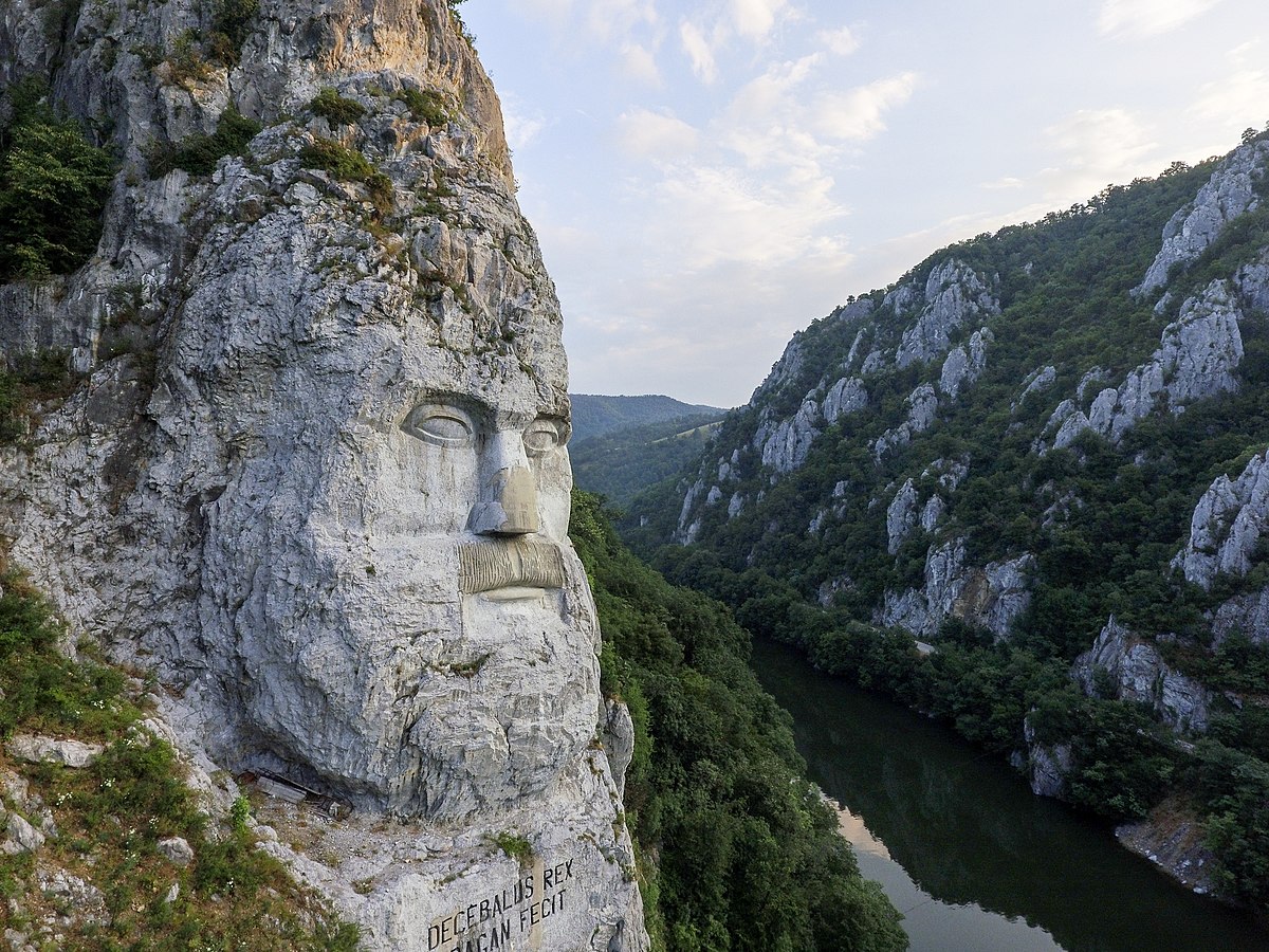 Povestea chipului sculptat în stâncă pe Dunăre