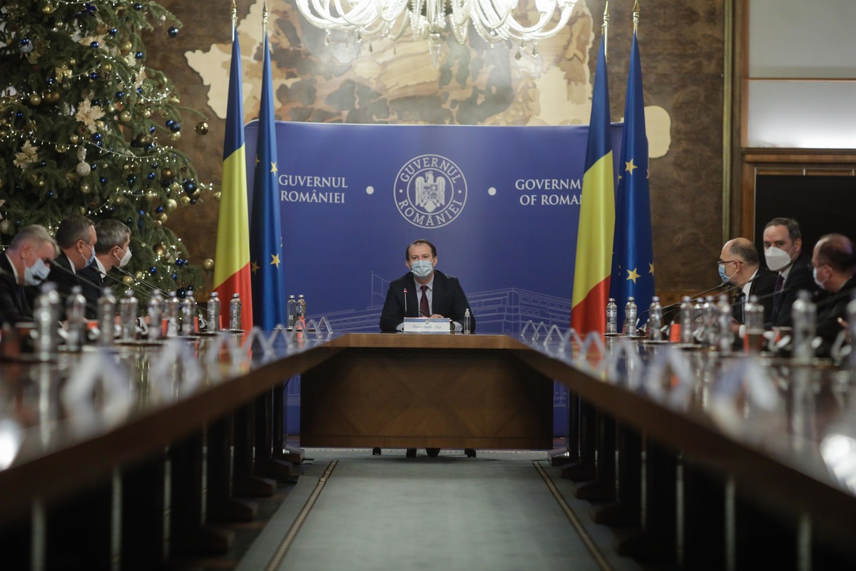Florin Cîțu, prim-ministrul României, a anunțat că salariul minim pe economie va crește în 2021