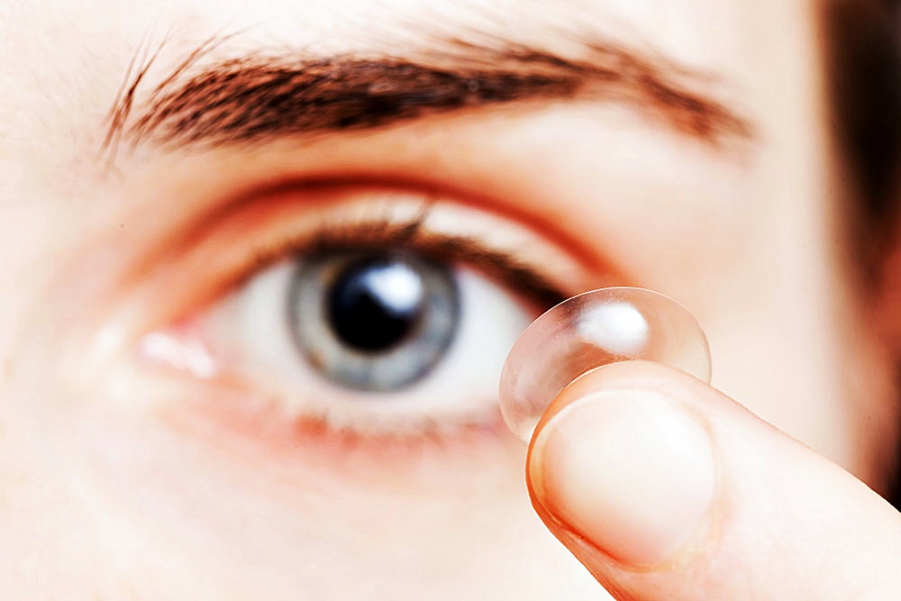 Care sunt riscurile purtării lentilelor de contact. La ce trebuie să fii atent
