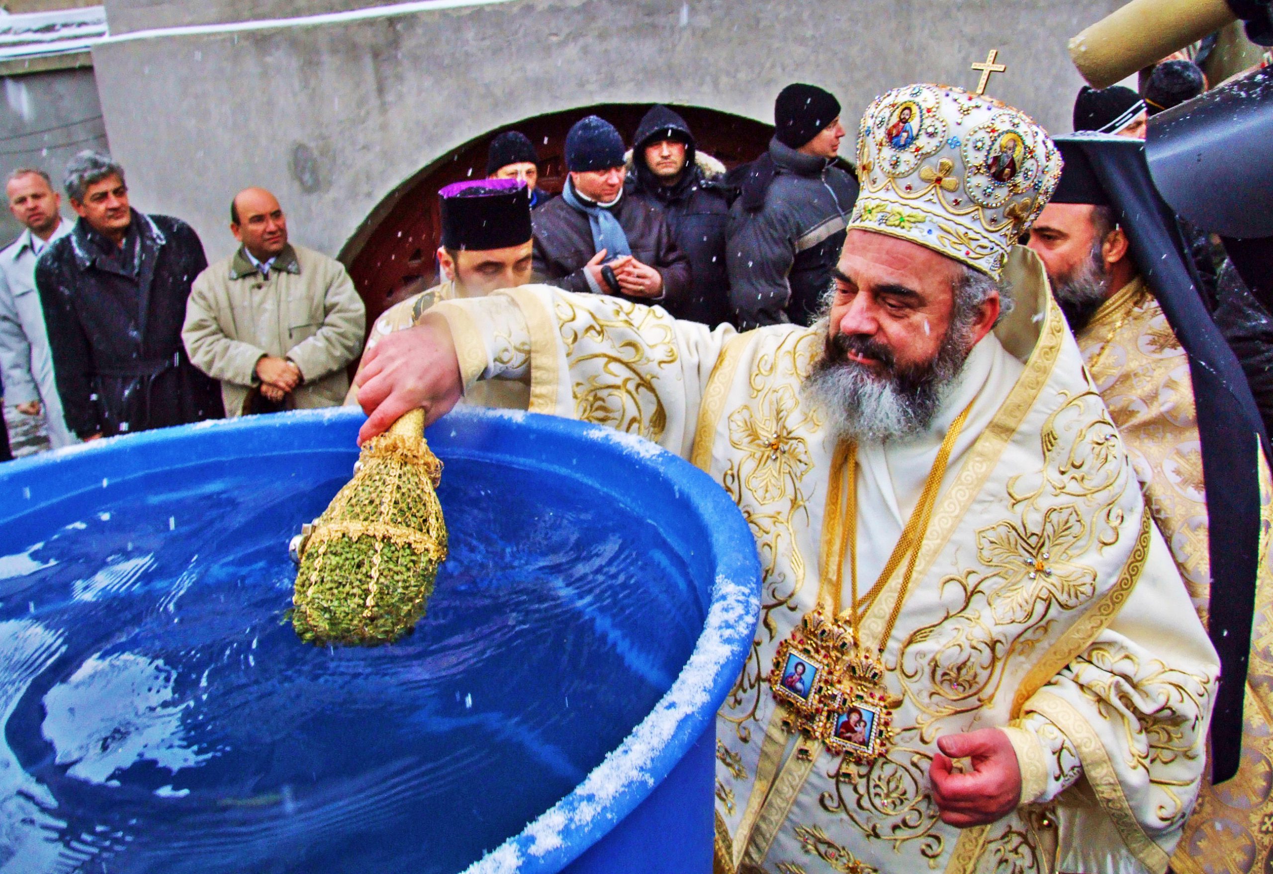 Cum te ajută apa sfințită de Bobotează. Ce se spune în popor