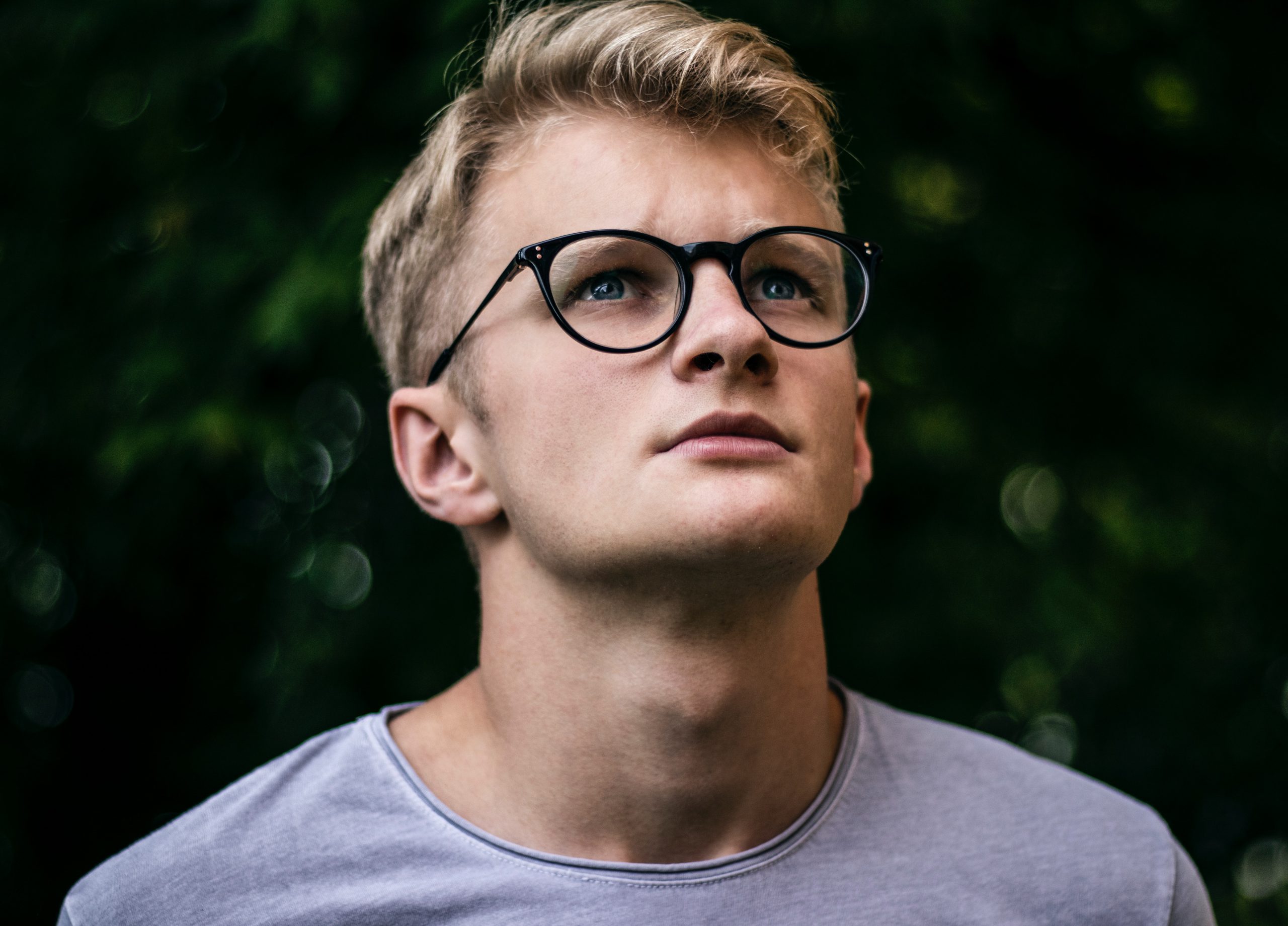 Cum alegi ramele de ochelari în funcție de forma feței