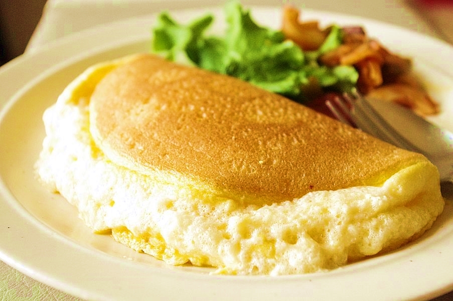 Rețeta omletei perfecte. Ce se adaugă lângă ouă. Ingredientul secret dezvăluit de un chef american