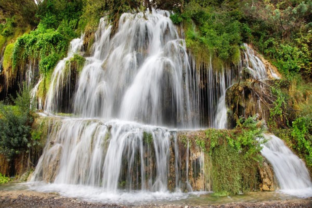 Cascada Mezotermala din Toplita este un monument al naturii
