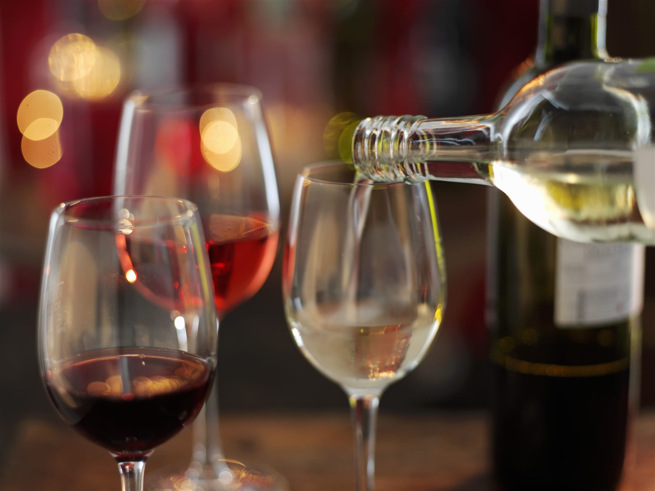 Vinurile albe light trebuie consumate în maximum 7 zile de la deschidere