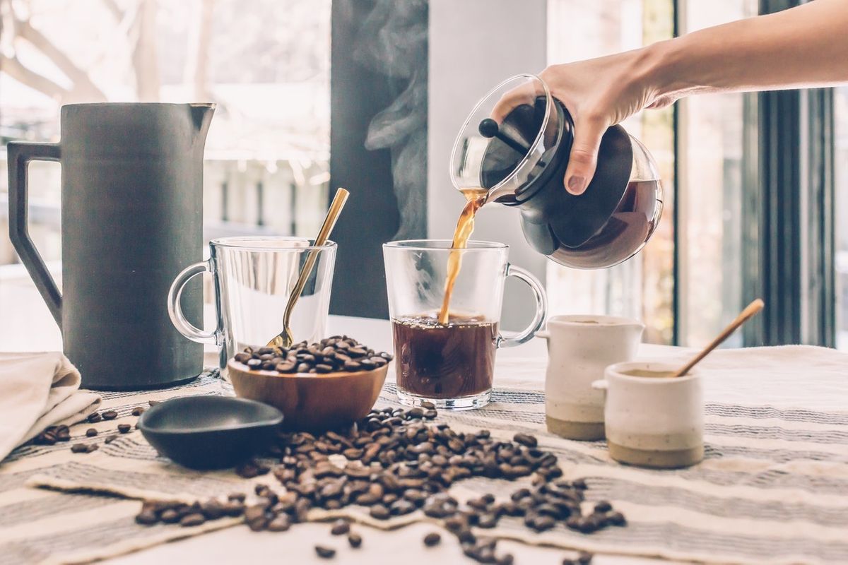 Specialiștii recomandă consumul de cafea fără zahăr și alți potențiatori de aromă