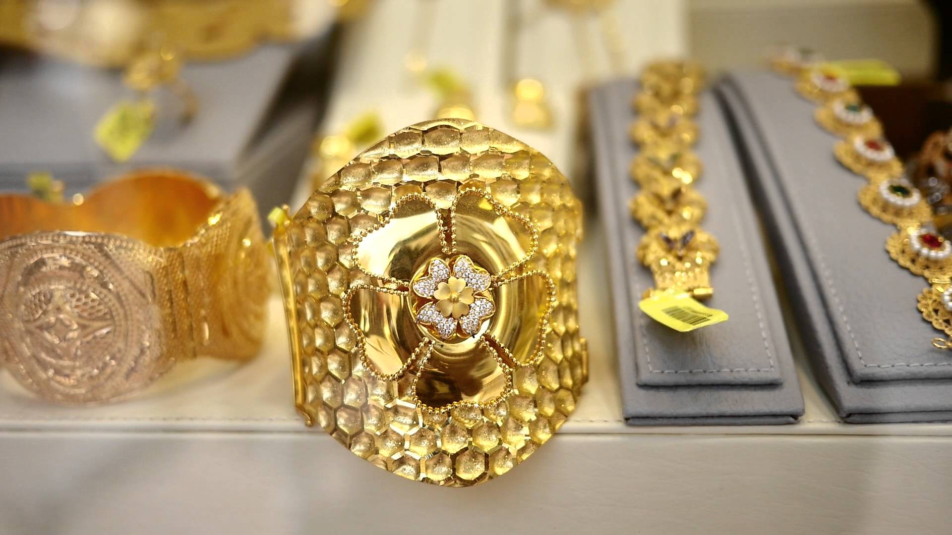 Ce se întâmplă dacă porți aur. Șase beneficii uimitoare