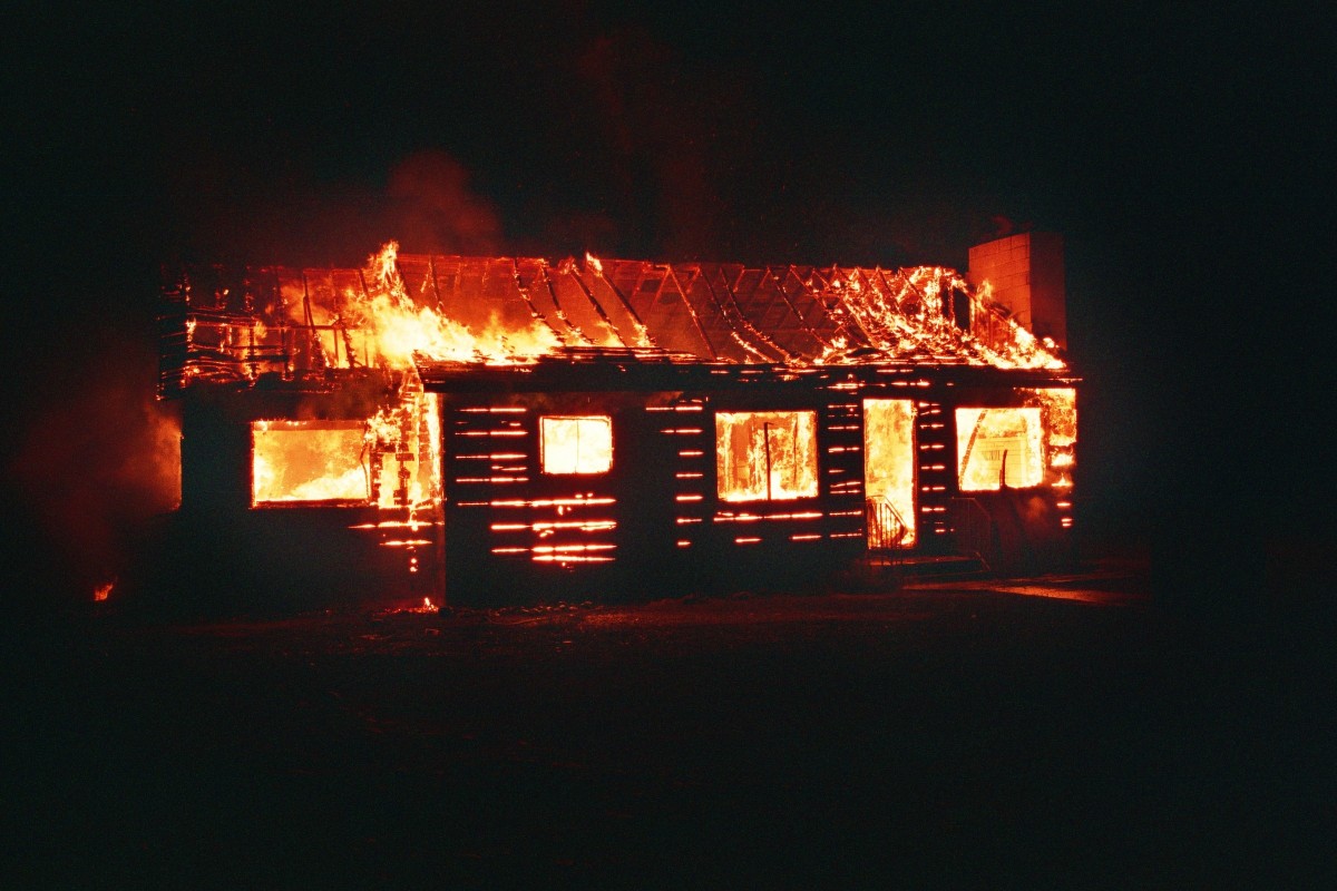 Ce inseamna cand visezi ca iti ia casa foc