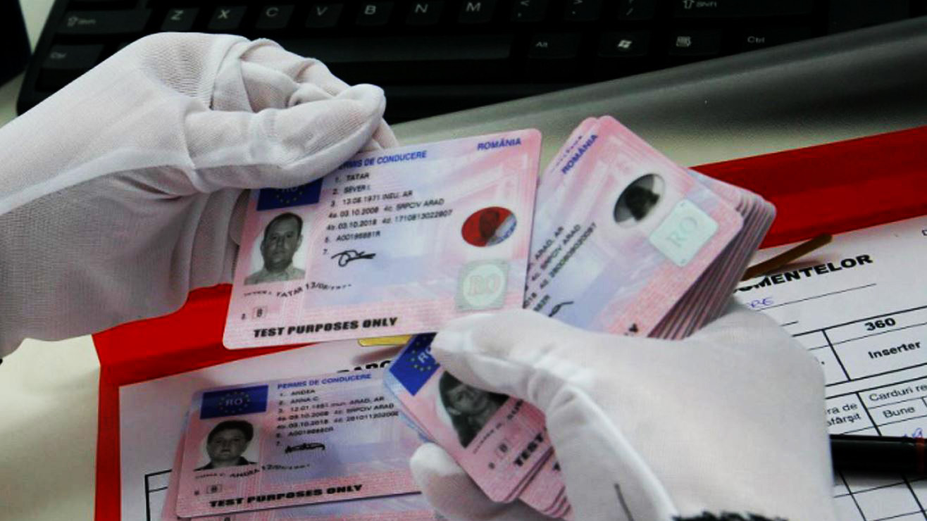 Taxele pentru permisul de conducere și certificatul de înmatriculare se pot plăti online