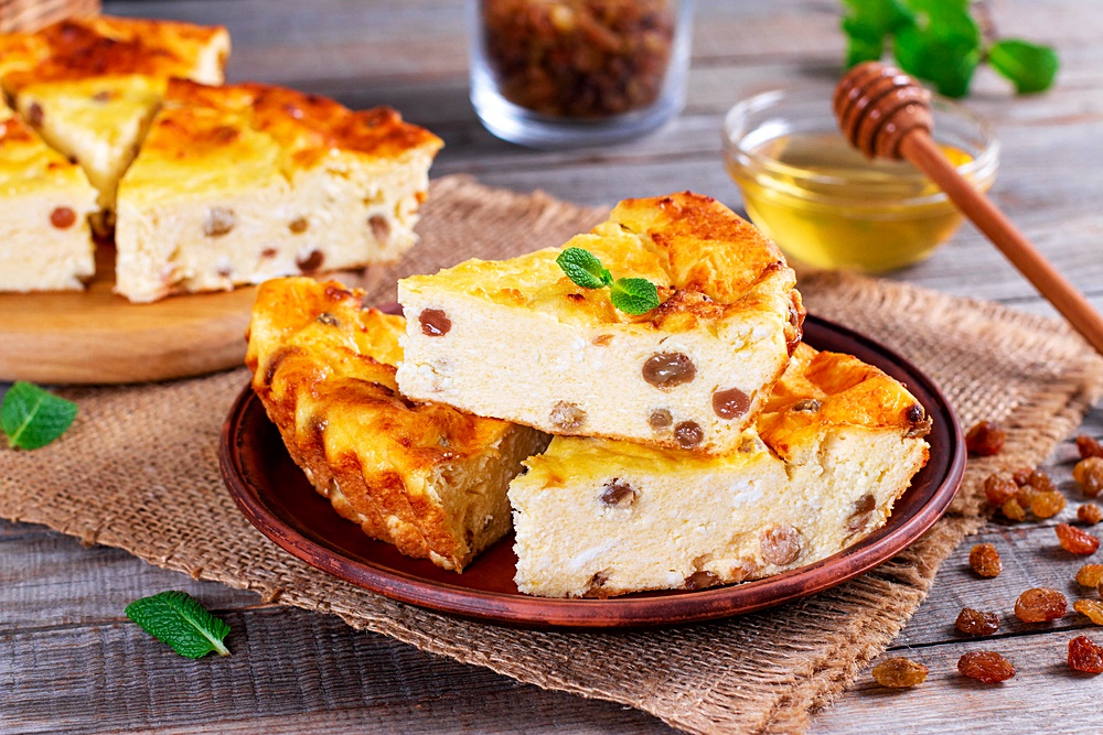 Plăcintă dobrogeană de brânză dulce și stafide – rețeta originală