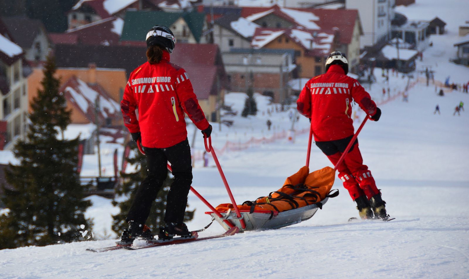 Angajații Salvamont și Salvaspeo vor putea ieși și ei la pensie mai devreme