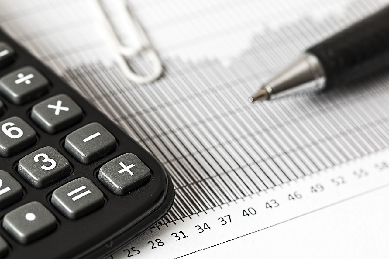 Majorarea salariului minim pe economie atrage după sine o serie de modificări pentru firme și lucrători independenți