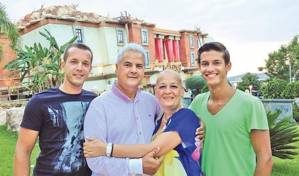Adrian Nastase si familia sa