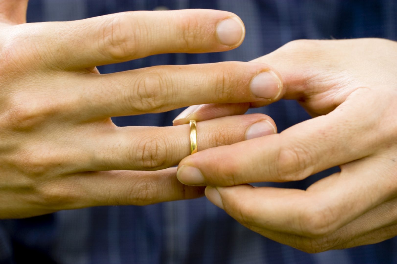 Biblia ii permite unei persoane casatorite sa puna capat legaturii conjugale pe motivul infidelitatii